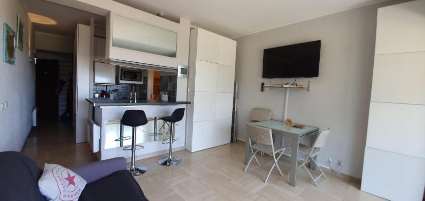 Lovely Apartment In Marina Baie Des Anges- Baronnet - Sew View, Free Parking Spaces On Site, Restaurants, Beach, Supermarket Villeneuve-Loubet Eksteriør billede